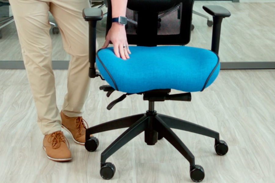 Following the shape of your body, our contoured seat was designed to reduce pressure on the sit bones and soft tissue around the thigh and buttock area.